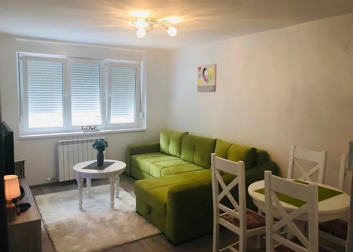 Lovely Omar Lejlighed *